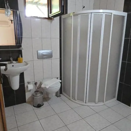 Sera Konukevi *